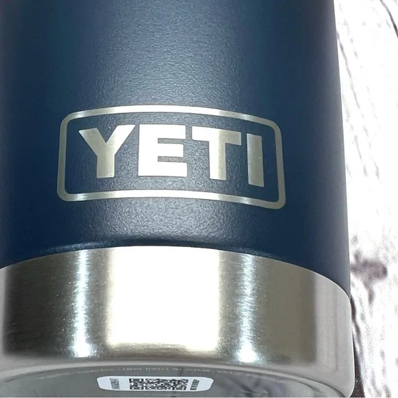 YETI Rambler 20 oz Tumbler-NAVY- NEW - Picture 6 of 11